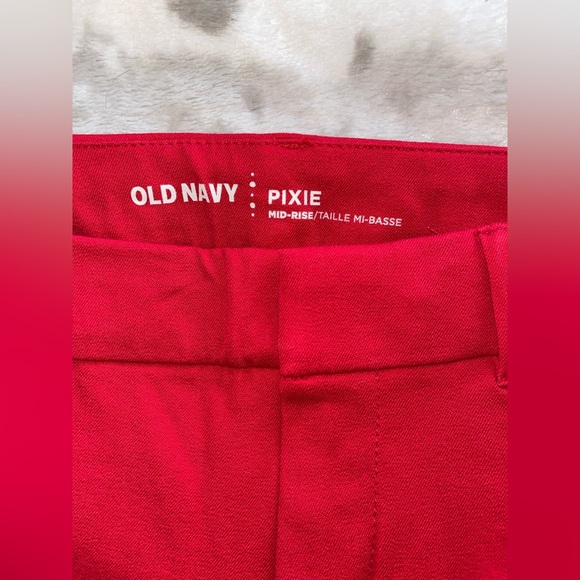 Old Navy Mid-Rise Pixie Skinny Pant - Picture 2 of 3